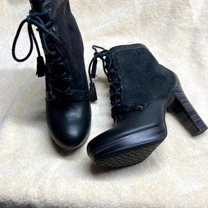 UGG Shezbie Bootie size 6